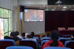 野寨中学组织党员教师收看庆祝改革开放40周年大会盛况