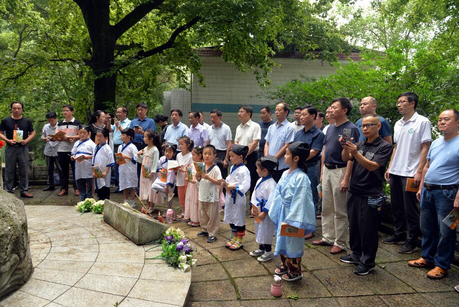 野寨中学举行范苑声先生逝世30周年纪念活动